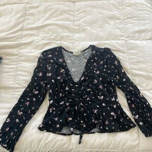 Daisy & Delilah floral long sleeve top. Size Large. Great condition